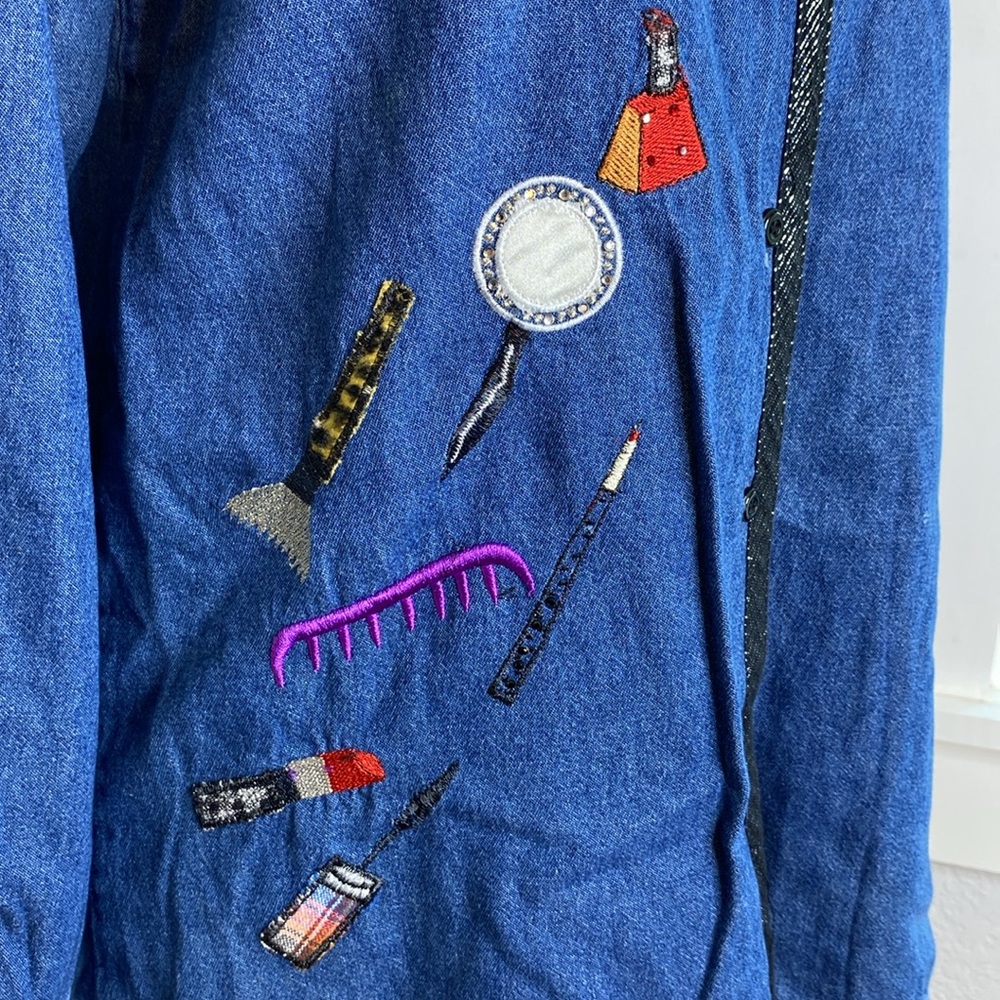 Bobbie Brooks Embroidered Makeup Artist Denim Button-Down Long-Sleeve Top - Picture 3 of 6